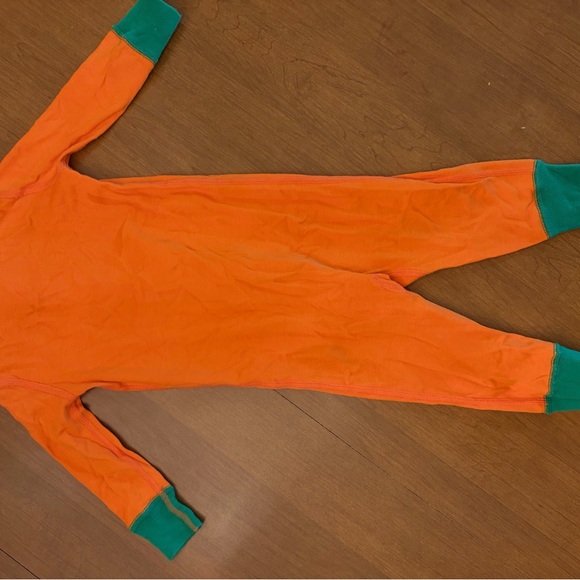 Hanna Andersson Halloween Pumpkin and Skeleton Baby Onesies - Picture 9 of 11